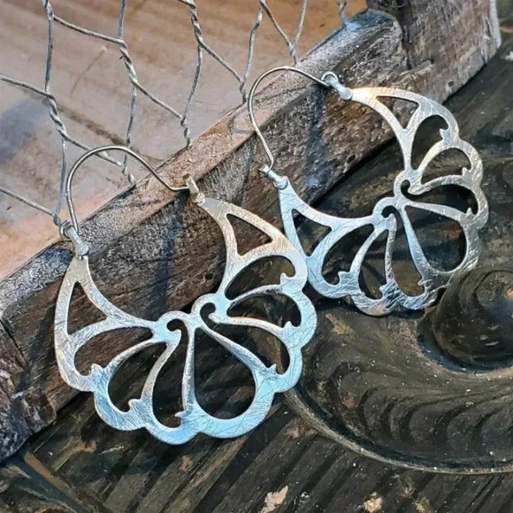 Abstract Lotus Flower Elegant Silver Brushed Steel Filigree Cutout Earrings - Picture 6 of 8